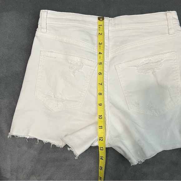 Sneak Peek White Distressed Raw Hem Shorts Size S - Picture 4 of 11